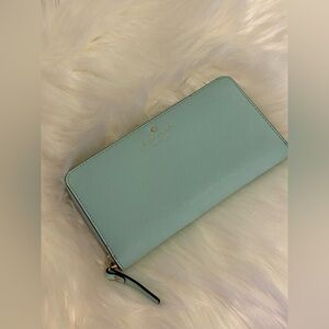 💯% Authentic Kate spade Tiffany color lighter zip closure wallet (LARGE )